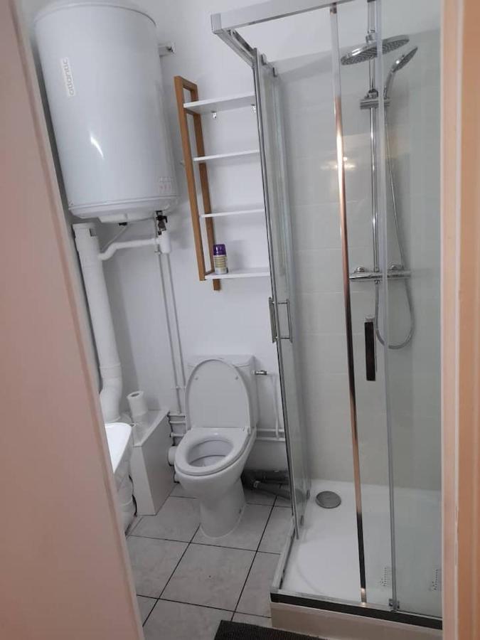 STUDIO ROUGE à 5 minutes de la Cathédrale et Néoma Reims Extérieur photo